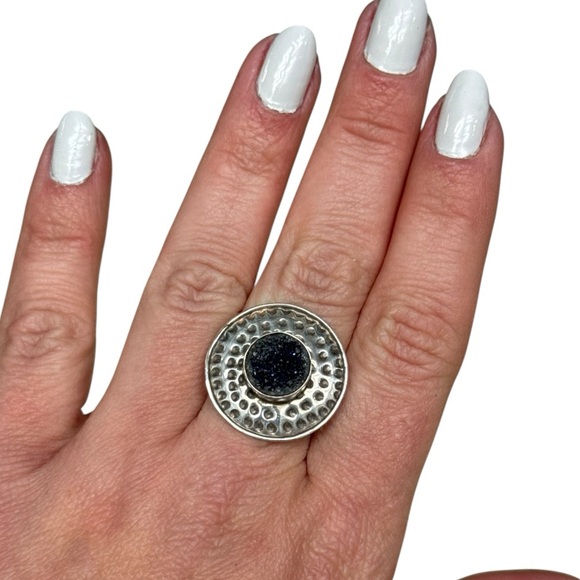 Sterling Silver Blue Druzy Quartz Cocktail Ring Size 8 Hammered Disc Design - Picture 1 of 9